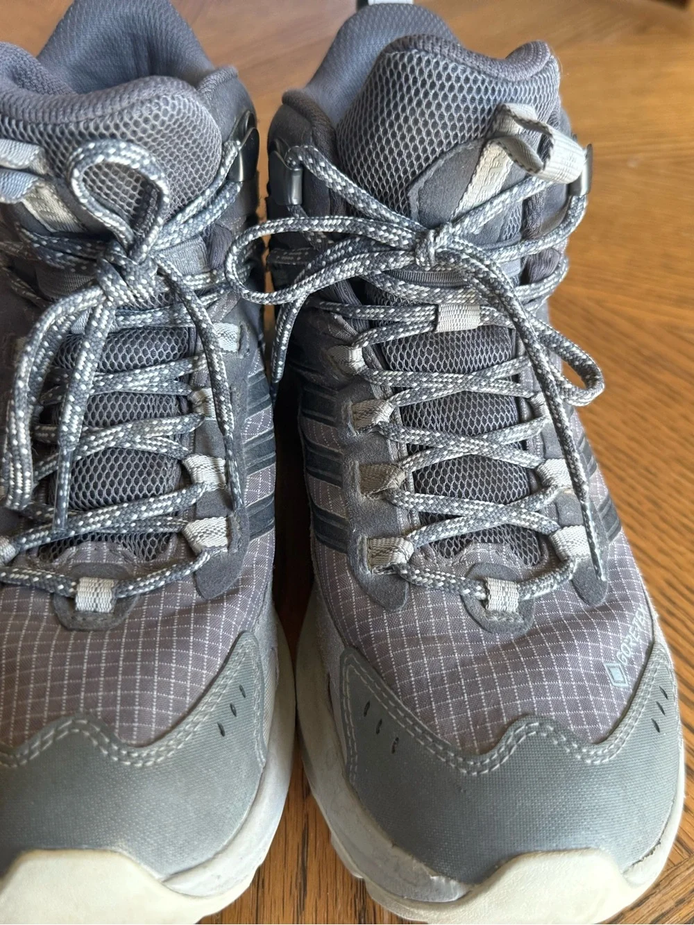 Merrell Moab Speed 2 Mid GORE-TEX Hiking Boots-Men's/ Kids SIZE 7 (Women’s 8.5?)